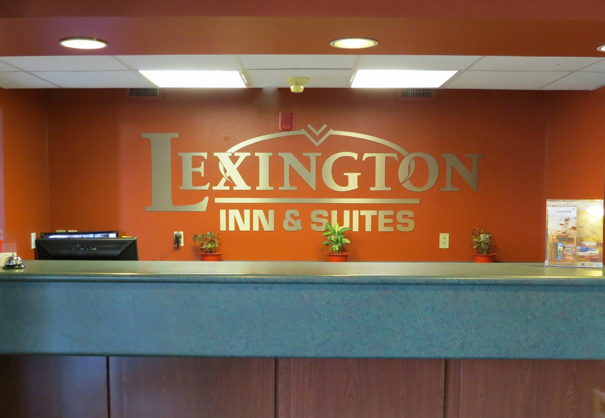 Lexington Inn & Suites-وندسور المظهر الخارجي الصورة
