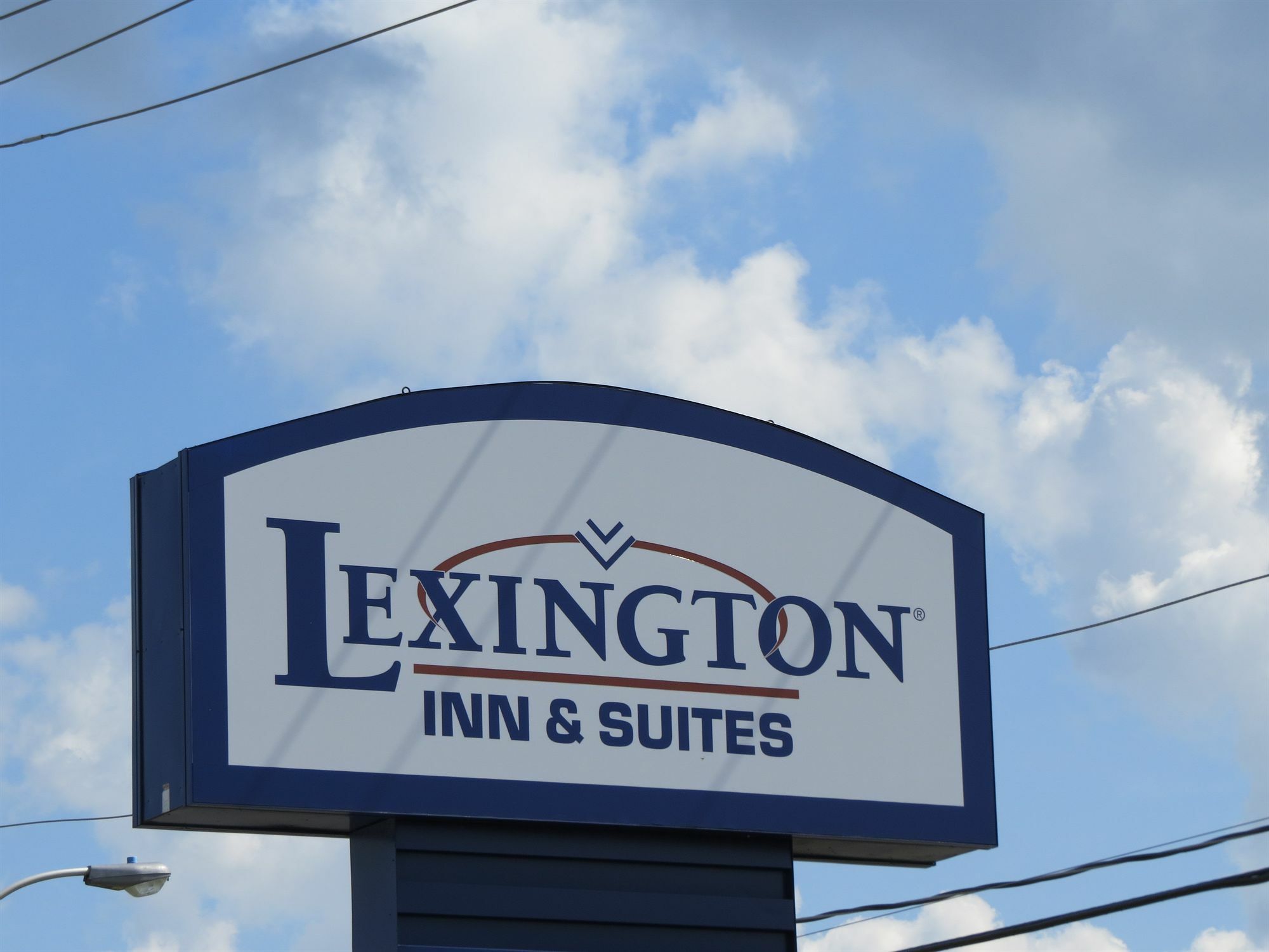 Lexington Inn & Suites-وندسور المظهر الخارجي الصورة